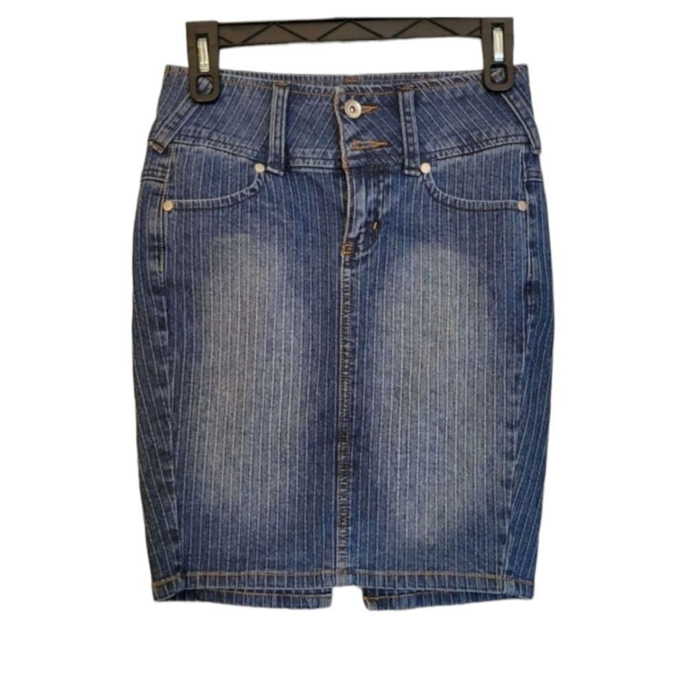 Farlow Junior Women's Size 1 Vintage Textured Pinstripe Medium Wash Jean Skirt